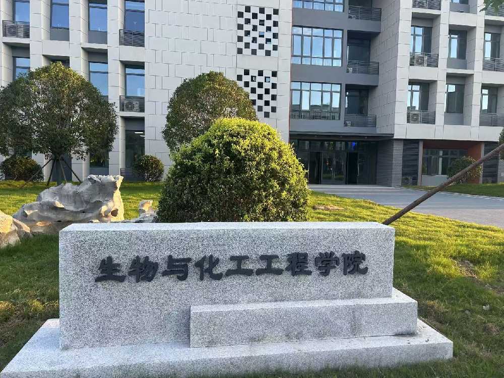 罗甸县扬州职业大学体育场高杆灯项目